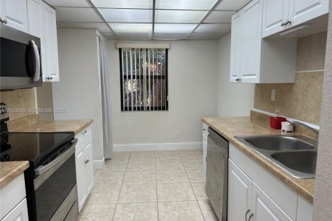 Condo in Plantation, Florida, 2 bedrooms  № 2084033 - photo 2