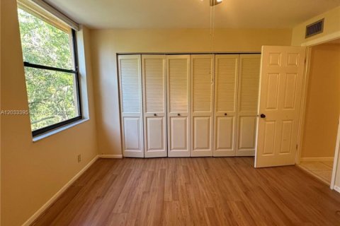 Condo in Plantation, Florida, 2 bedrooms  № 2084033 - photo 8