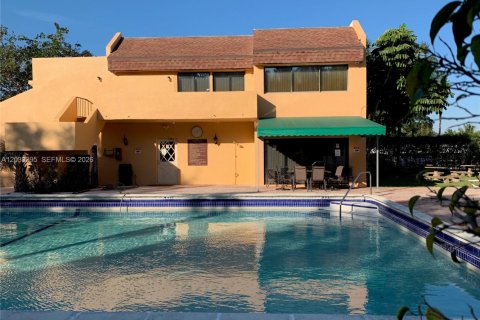 Condo in Plantation, Florida, 2 bedrooms  № 2084033 - photo 17