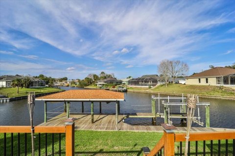 House in Palm Coast, Florida 4 bedrooms, 246.56 sq.m. № 1802421 - photo 3