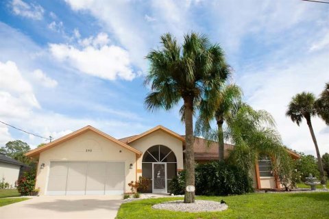 Casa en venta en Port Charlotte, Florida, 3 dormitorios, 196.58 m2 № 1904994 - foto 1