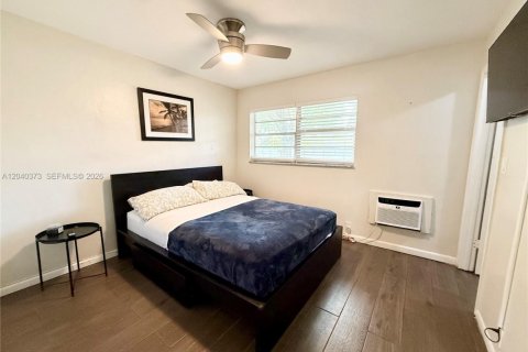 House in Fort Lauderdale, Florida 1 bedroom, 55.74 sq.m. № 2086629 - photo 6