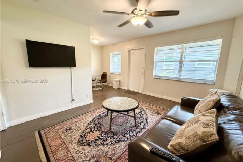 House in Fort Lauderdale, Florida 1 bedroom, 55.74 sq.m. № 2086629 - photo 4