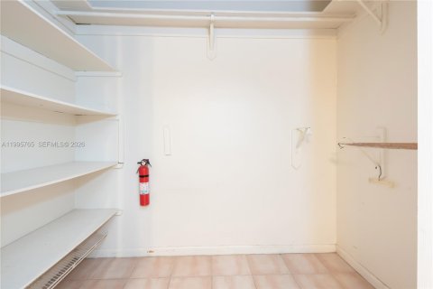 Casa en venta en Miami, Florida, 3 dormitorios, 128.67 m2 № 2058268 - foto 15