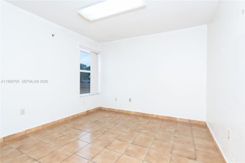 Casa en venta en Miami, Florida, 3 dormitorios, 128.67 m2 № 2058268 - foto 19