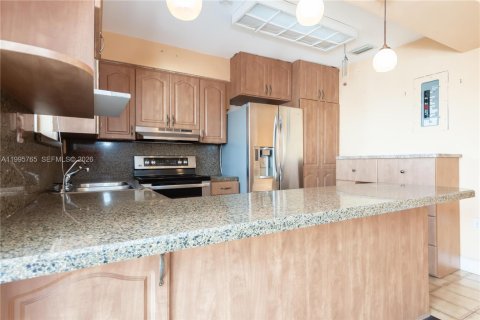 Casa en venta en Miami, Florida, 3 dormitorios, 128.67 m2 № 2058268 - foto 6