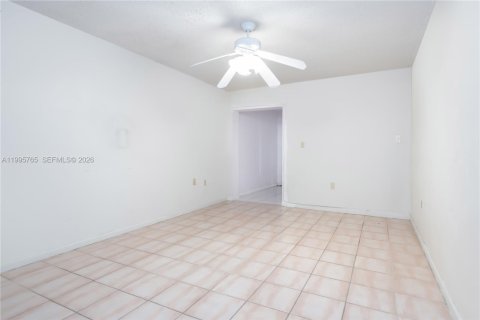 Casa en venta en Miami, Florida, 3 dormitorios, 128.67 m2 № 2058268 - foto 13