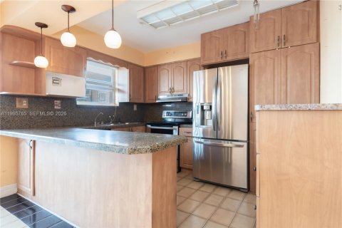 Casa en venta en Miami, Florida, 3 dormitorios, 128.67 m2 № 2058268 - foto 2