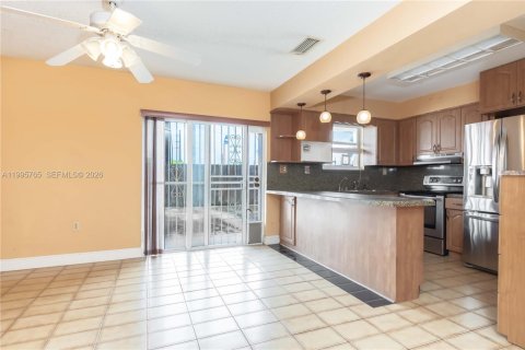 Casa en venta en Miami, Florida, 3 dormitorios, 128.67 m2 № 2058268 - foto 3