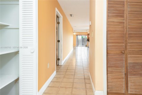 Casa en venta en Miami, Florida, 3 dormitorios, 128.67 m2 № 2058268 - foto 25