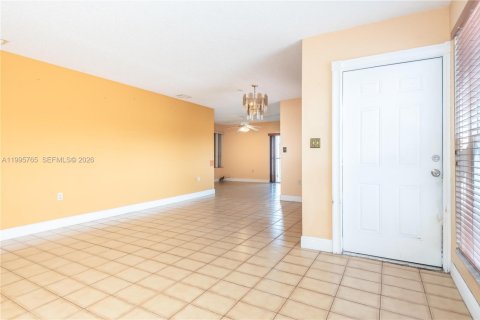 Casa en venta en Miami, Florida, 3 dormitorios, 128.67 m2 № 2058268 - foto 10