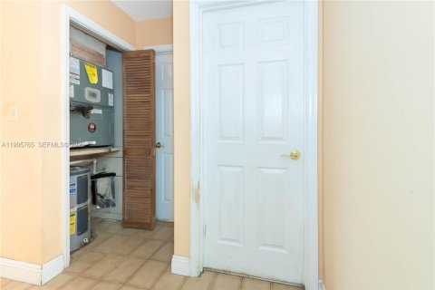 Casa en venta en Miami, Florida, 3 dormitorios, 128.67 m2 № 2058268 - foto 17