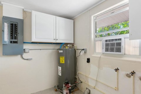 House in Sarasota, Florida 3 bedrooms, 131.18 sq.m. № 1662247 - photo 17