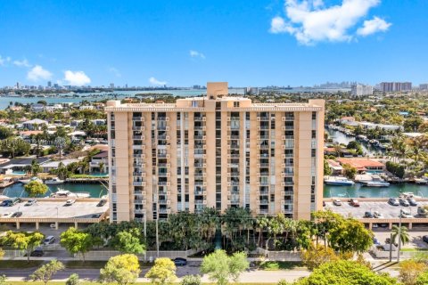 Condominio en venta en North Miami, Florida, 1 dormitorio, 67.17 m2 № 1935847 - foto 20