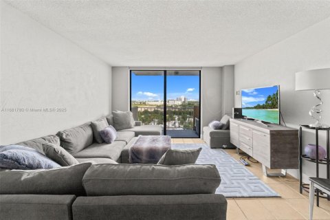 Condominio en venta en North Miami, Florida, 1 dormitorio, 67.17 m2 № 1935847 - foto 3