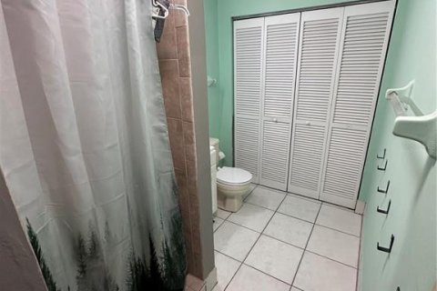 Townhouse in South Daytona, Florida 2 bedrooms, 122.72 sq.m. № 2114385 - photo 24