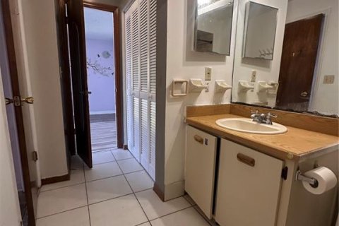 Townhouse in South Daytona, Florida 2 bedrooms, 122.72 sq.m. № 2114385 - photo 16
