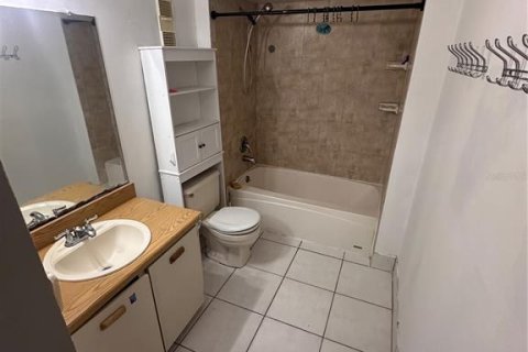 Townhouse in South Daytona, Florida 2 bedrooms, 122.72 sq.m. № 2114385 - photo 15