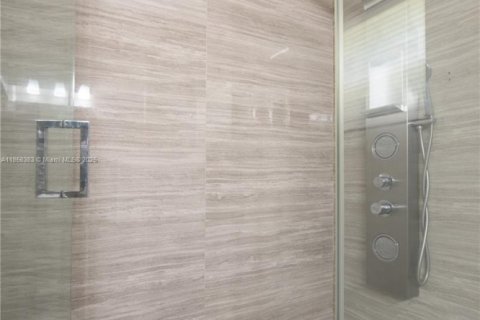 House in Weston, Florida 4 bedrooms, 201.78 sq.m. № 1887773 - photo 24
