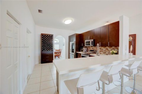 House in Weston, Florida 4 bedrooms, 201.78 sq.m. № 1887773 - photo 11