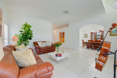 House in Weston, Florida 4 bedrooms, 201.78 sq.m. № 1887773 - photo 10