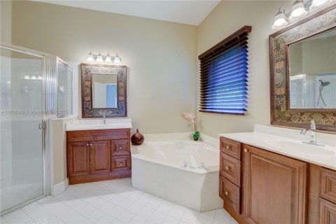 House in Weston, Florida 4 bedrooms, 201.78 sq.m. № 1887773 - photo 18