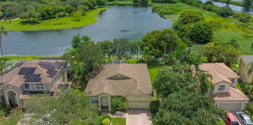 House in Weston, Florida 4 bedrooms, 201.78 sq.m. № 1887773