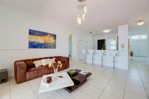 House in Weston, Florida 4 bedrooms, 201.78 sq.m. № 1887773 - photo 12