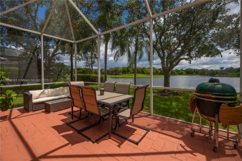 House in Weston, Florida 4 bedrooms, 201.78 sq.m. № 1887773 - photo 26