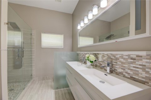 House in Weston, Florida 4 bedrooms, 201.78 sq.m. № 1887773 - photo 23