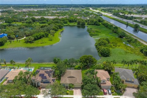 House in Weston, Florida 4 bedrooms, 201.78 sq.m. № 1887773 - photo 2
