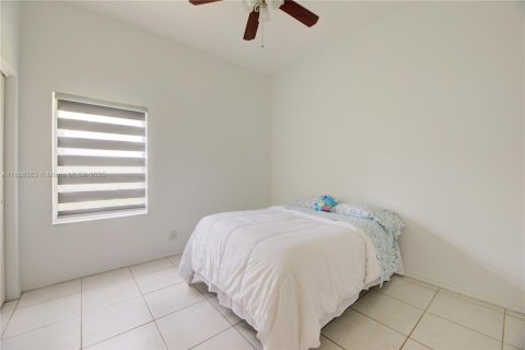 House in Weston, Florida 4 bedrooms, 201.78 sq.m. № 1887773 - photo 19