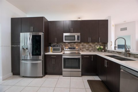 House in Weston, Florida 4 bedrooms, 201.78 sq.m. № 1887773 - photo 5
