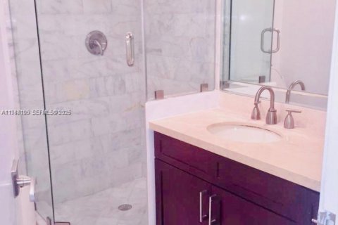 Casa en venta en Coral Gables, Florida, 5 dormitorios, 304.25 m2 № 2032502 - foto 17