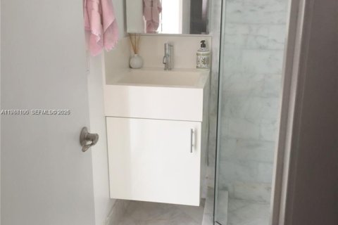 Casa en venta en Coral Gables, Florida, 5 dormitorios, 304.25 m2 № 2032502 - foto 16