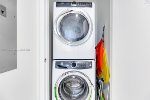 Купить кондоминиум в Майами, Флорида 1 спальня, 86.31м2, № 2185829 - фото 16