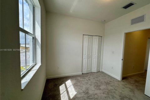 Снять в аренду таунхаус в Хомстед, Флорида 3 спальни, № 2006089 - фото 25