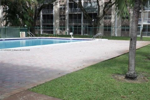 Copropriété à vendre à Coral Springs, Floride: 1 chambre, 77.57 m2 № 1980666 - photo 2