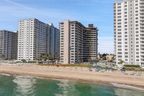 Снять в аренду кондоминиум в Форт-Лодердейл, Флорида 3 комнаты, 74.51м2, № 2177377 - фото 17
