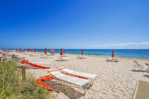 Снять в аренду кондоминиум в Форт-Лодердейл, Флорида 3 комнаты, 74.51м2, № 2177377 - фото 12