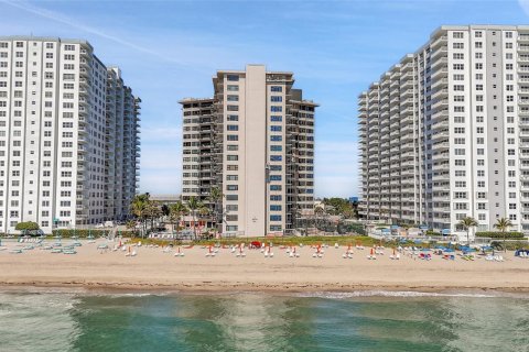 Снять в аренду кондоминиум в Форт-Лодердейл, Флорида 3 комнаты, 74.51м2, № 2177377 - фото 3