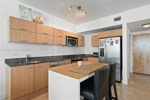 Condominio en venta en Miami, Florida, 1 dormitorio, 68.75 m2 № 1727137 - foto 4