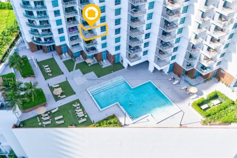Condominio en venta en Miami, Florida, 1 dormitorio, 68.75 m2 № 1727137 - foto 2