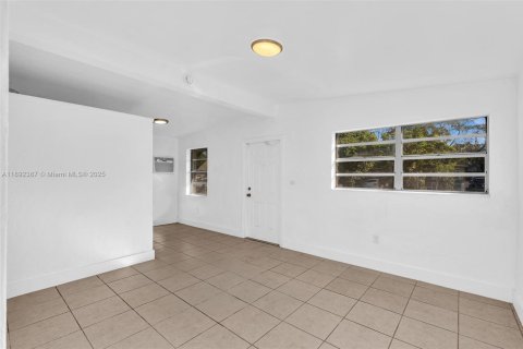 Casa en venta en Fort Lauderdale, Florida, 3 dormitorios, 79.06 m2 № 1969352 - foto 11