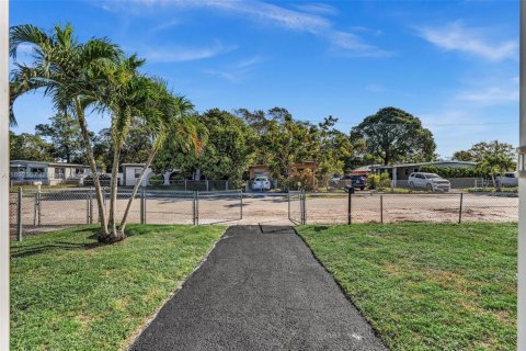 Casa en venta en Fort Lauderdale, Florida, 3 dormitorios, 79.06 m2 № 1969352 - foto 27