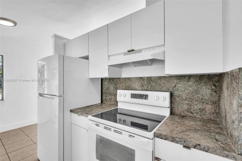 Casa en venta en Fort Lauderdale, Florida, 3 dormitorios, 79.06 m2 № 1969352 - foto 19