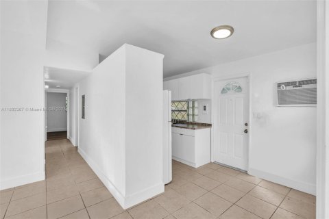 Casa en venta en Fort Lauderdale, Florida, 3 dormitorios, 79.06 m2 № 1969352 - foto 6
