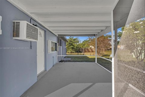 Casa en venta en Fort Lauderdale, Florida, 3 dormitorios, 79.06 m2 № 1969352 - foto 26