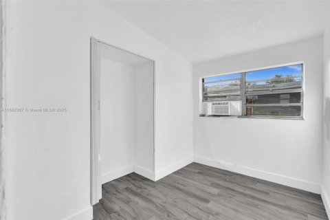 Casa en venta en Fort Lauderdale, Florida, 3 dormitorios, 79.06 m2 № 1969352 - foto 22