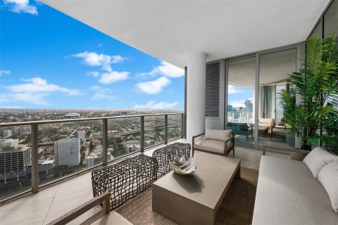 Condominio en alquiler en Miami, Florida, 4 dormitorios, 307.69 m2 № 1997791 - foto 19